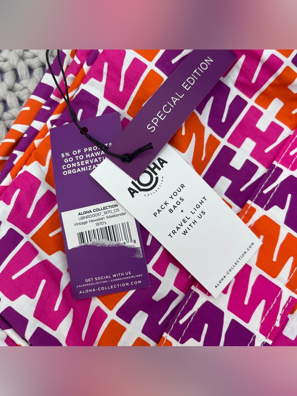 ALOHA Collection• HAWAIIAN AIRLINES KEEP IT LIGHT WEEKENDER In VINTAGE HAWAIIAN - Picture 8 of 9